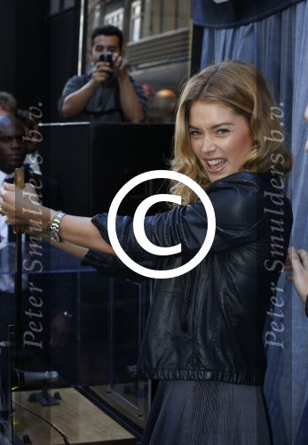 Amsterdam 4 oktober 2012
Doutzen Kroes opent de G Star woman winkel in Amsterdam.
Peter Smulders bv