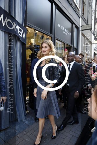 Amsterdam 4 oktober 2012
Doutzen Kroes opent de G Star woman winkel in Amsterdam.
Peter Smulders bv
