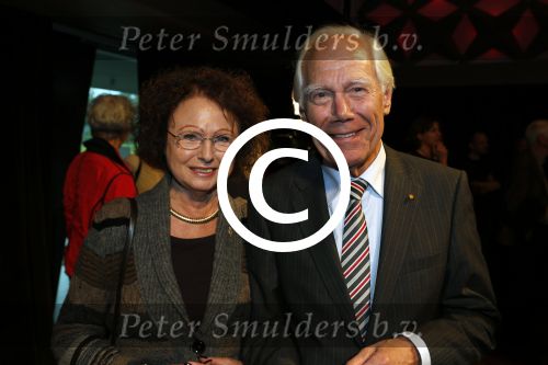 Hilversum 3 oktober 2012
Presentatie boek van nieuwslezers van de NOS bij beeld en geluid. Eef Brouwers met vrouw
Peter Smulders bv