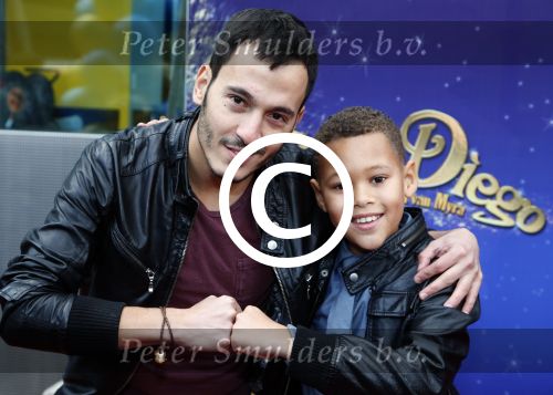 Amsterdam 7 oktober 2012
Premiere Sien en Diego de magische bron van Myra in Pathe Arena
met Jada Borsato Peter Faber en Hrold Verwoert ( coole piet Diego) in de hoofdrollen. Anuar en Eliyha Altena
Peter Smulders bv