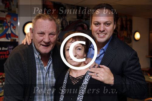 Uden 27 september 2012
Frans Bauer in shouwburg van Uden. Frans met zijn vader en moeder (ouders)
Peter Smulders bv
