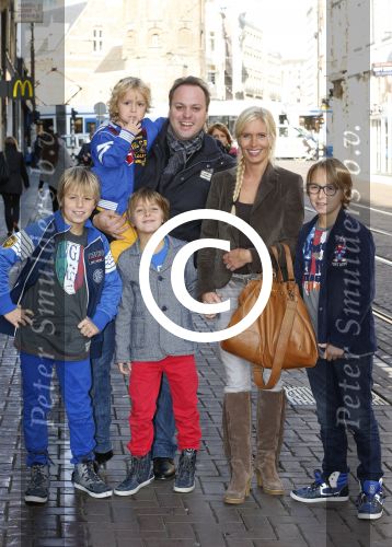 Amsterdam 20 september 2012
Premiere sinterklaas film in Tuschinski. Frans en Mariska Bauer met hun zoon Frans Christiaan Jan en Lucas
Peter Smulders bv