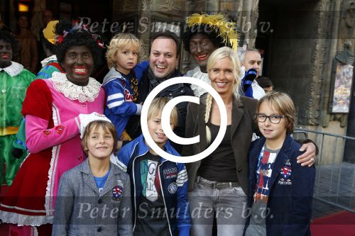 Amsterdam 20 september 2012
Premiere sinterklaas film in Tuschinski. Frans en Mariska Bauer met hun zoon Frans Christiaan Jan en Lucas
Peter Smulders bv