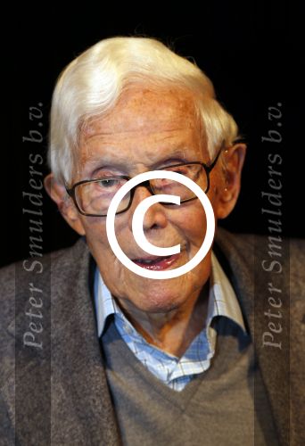 Hilversum 3 oktober 2012
Presentatie boek van nieuwslezers van de NOS bij beeld en geluid. Frits Thors met familie en achter kleinkind
Peter Smulders bv