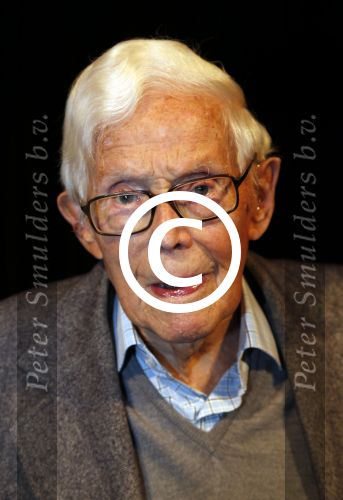 Hilversum 3 oktober 2012
Presentatie boek van nieuwslezers van de NOS bij beeld en geluid. Frits Thors met familie en achter kleinkind
Peter Smulders bv