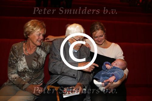 Hilversum 3 oktober 2012
Presentatie boek van nieuwslezers van de NOS bij beeld en geluid. Frits Thors met familie en achter kleinkind
Peter Smulders bv