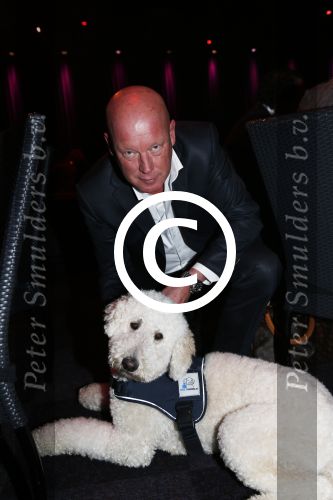 Hilversum 10 oktyober 2012
Gala voor stichting hulphond in studio 21. Frits Wester met vrouw en een puppy
Peter Smulders bv