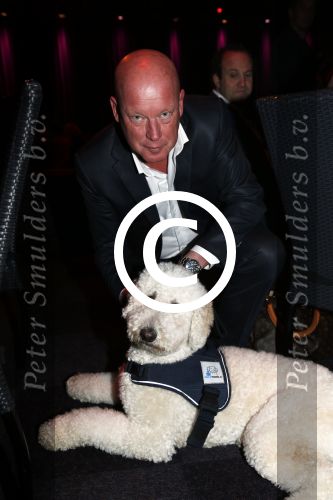Hilversum 10 oktyober 2012
Gala voor stichting hulphond in studio 21. Frits Wester met vrouw en een puppy
Peter Smulders bv