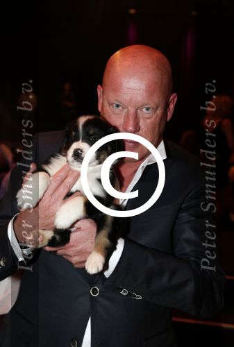 Hilversum 10 oktyober 2012
Gala voor stichting hulphond in studio 21. Frits Wester met vrouw en een puppy
Peter Smulders bv