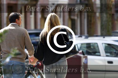 Amsterdam 17 september 2012
Gaby Blaaser met nieuwe vriend Jordy op de cornelis schuytstraat.
Peter Smulders bv