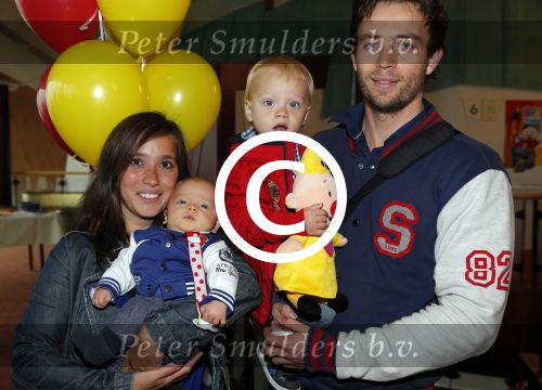 Hoorn 13 oktober 2012
Henry Schut met vriendin en kinderen bij premiere Bumba .
Peter Smulders bv