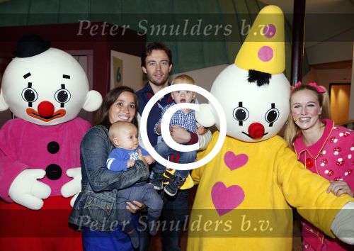 Hoorn 13 oktober 2012
Henry Schut met vriendin en kinderen bij premiere Bumba .
Peter Smulders bv