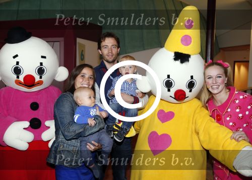 Hoorn 13 oktober 2012
Henry Schut met vriendin en kinderen bij premiere Bumba .
Peter Smulders bv