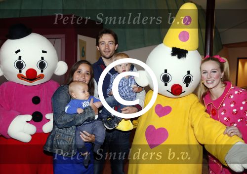 Hoorn 13 oktober 2012
Henry Schut met vriendin en kinderen bij premiere Bumba .
Peter Smulders bv