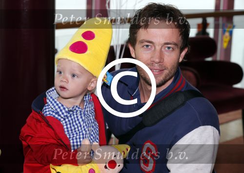 Hoorn 13 oktober 2012
Henry Schut met vriendin en kinderen bij premiere Bumba .
Peter Smulders bv