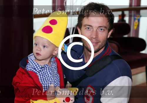 Hoorn 13 oktober 2012
Henry Schut met vriendin en kinderen bij premiere Bumba .
Peter Smulders bv