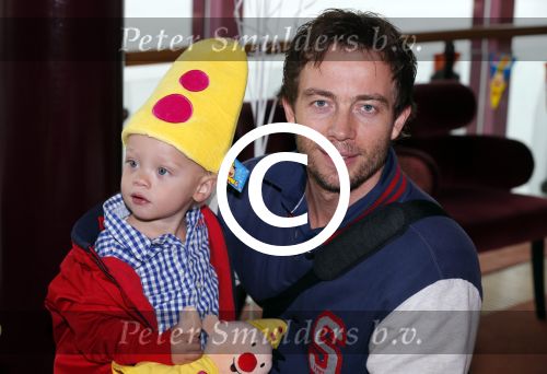 Hoorn 13 oktober 2012
Henry Schut met vriendin en kinderen bij premiere Bumba .
Peter Smulders bv
