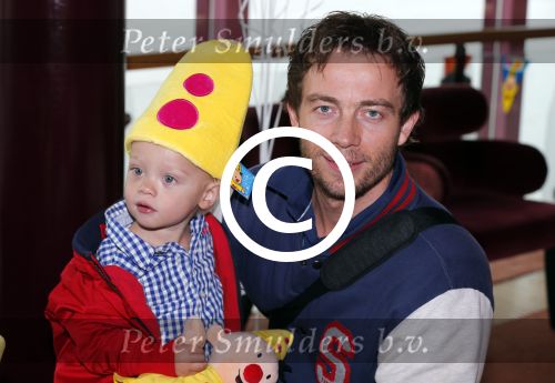 Hoorn 13 oktober 2012
Henry Schut met vriendin en kinderen bij premiere Bumba .
Peter Smulders bv