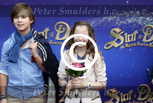 Amsterdam 7 oktober 2012
Premiere Sien en Diego de magische bron van Myra in Pathe Arena
met Jada Borsato Peter Faber en Harold Verwoert ( coole piet Diego) in de hoofdrollen. Marco leontine Luca Jada Senna Mary Borsato en Romy en Jacky Omtzigt . Jada Borsato met vriendje
Peter Smulders bv