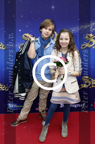 Amsterdam 7 oktober 2012
Premiere Sien en Diego de magische bron van Myra in Pathe Arena
met Jada Borsato Peter Faber en Harold Verwoert ( coole piet Diego) in de hoofdrollen. Marco leontine Luca Jada Senna Mary Borsato en Romy en Jacky Omtzigt . Jada Borsato met vriendje
Peter Smulders bv