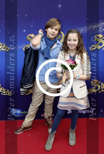 Amsterdam 7 oktober 2012
Premiere Sien en Diego de magische bron van Myra in Pathe Arena
met Jada Borsato Peter Faber en Harold Verwoert ( coole piet Diego) in de hoofdrollen. Marco leontine Luca Jada Senna Mary Borsato en Romy en Jacky Omtzigt . Jada Borsato met vriendje
Peter Smulders bv
