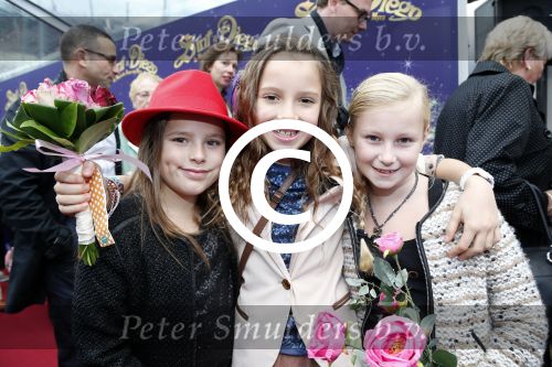 Amsterdam 7 oktober 2012
Premiere Sien en Diego de magische bron van Myra in Pathe Arena
met Jada Borsato Peter Faber en Harold Verwoert ( coole piet Diego) in de hoofdrollen. Marco leontine Luca Jada Senna Mary Borsato en Romy en Jacky Omtzigt . Jada met vriendinnen
Peter Smulders bv