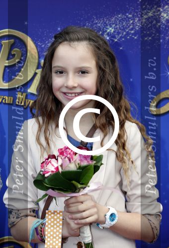 Amsterdam 7 oktober 2012
Premiere Sien en Diego de magische bron van Myra in Pathe Arena
met Jada Borsato Peter Faber en Harold Verwoert ( coole piet Diego) in de hoofdrollen. Marco leontine Luca Jada Senna Mary Borsato en Romy en Jacky Omtzigt .
Peter Smulders bv