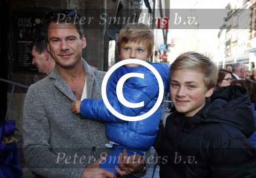 Amsterdam 20 september 2012
Premiere sinterklaas film in Tuschinski. jan Hein Kuijpers met zijn zoon
Peter Smulders bv