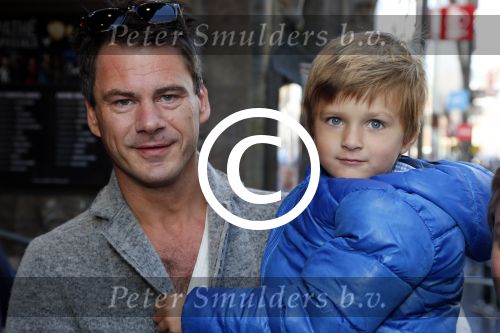 Amsterdam 20 september 2012
Premiere sinterklaas film in Tuschinski. jan Hein Kuijpers met zijn zoon
Peter Smulders bv