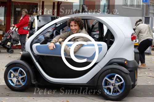 Amsterdam 1 oktober 2012
Das\'s moment bij dr Fish. De bekende mannen reden in een renault Twizy. Jan Joost v Gangelen
Peter Smulders bv