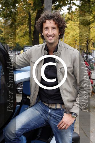 Amsterdam 1 oktober 2012
Das\'s moment bij dr Fish. De bekende mannen reden in een renault Twizy. Jan Joost v Gangelen
Peter Smulders bv