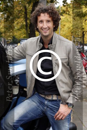 Amsterdam 1 oktober 2012
Das\'s moment bij dr Fish. De bekende mannen reden in een renault Twizy. Jan Joost v Gangelen
Peter Smulders bv
