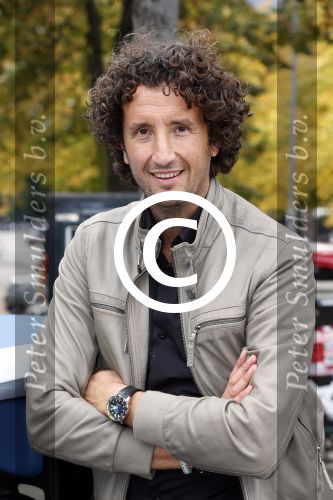 Amsterdam 1 oktober 2012
Das\'s moment bij dr Fish. De bekende mannen reden in een renault Twizy. Jan Joost v Gangelen
Peter Smulders bv