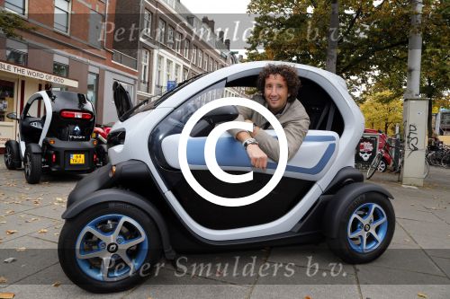 Amsterdam 1 oktober 2012
Das\'s moment bij dr Fish. De bekende mannen reden in een renault Twizy. Jan Joost v Gangelen
Peter Smulders bv