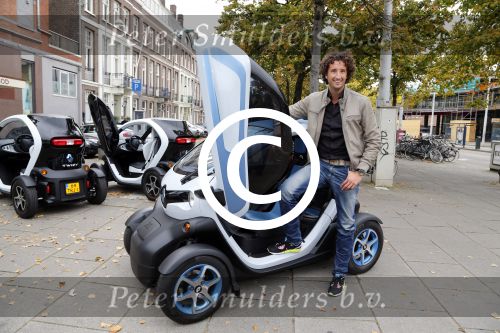 Amsterdam 1 oktober 2012
Das\'s moment bij dr Fish. De bekende mannen reden in een renault Twizy. Jan Joost v Gangelen
Peter Smulders bv