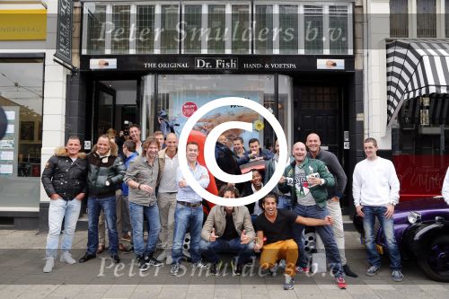 Amsterdam 1 oktober 2012
Das\'s moment bij dr Fish. De bekende mannen reden in een renault Twizy. oa Dean Saunders Jan Joost v Gangelen Wilfred Genee Michael v d Plas 
Peter Smulders bv