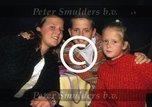 Volendam, 15 Oktober 1997
Jantje Smit met zijn zussen Jenny Smit en Monique Smit
Foto Peter Smulders BV