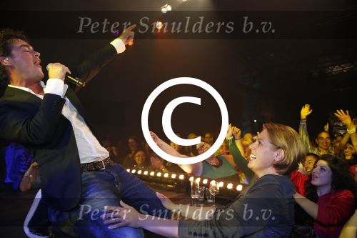 Maarssen 29 september 2012
Jeroen v d Boom tijdens optreden in de fabriek.
Peter Smulders bv