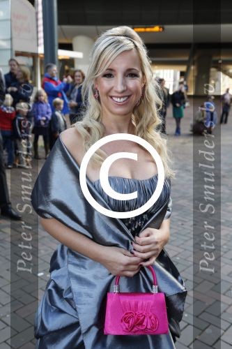 Amsterdam 7 oktober 2012
Premiere Sien en Diego de magische bron van Myra in Pathe Arena
met Jada Borsato Peter Faber en Hrold Verwoert ( coole piet Diego) in de hoofdrollen. KATHLEEN Aerts
Peter Smulders bv