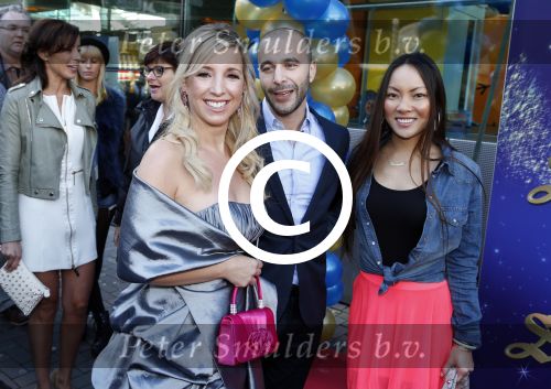 Amsterdam 7 oktober 2012
Premiere Sien en Diego de magische bron van Myra in Pathe Arena
met Jada Borsato Peter Faber en Hrold Verwoert ( coole piet Diego) in de hoofdrollen. KATHLEEN Aerts
Peter Smulders bv