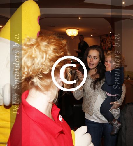 Hoorn 13 oktober 2012
Premiere Bumba in de schouwburg van Hoorn. jan en Lisa Smit met Fem en Emma en Nick Schilder met Kirsten en dochter
Peter Smulders bv