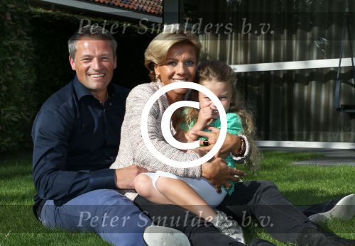 Nieuwerkerk aan de Ijssel, 13 September 2012
Leontien van Moorsel samen met haar man Michael Zijlaard en dochtertje Indy
Foto Peter Smulders BV