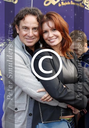 Amsterdam 7 oktober 2012
Premiere Sien en Diego de magische bron van Myra in Pathe Arena
met Jada Borsato Peter Faber en Harold Verwoert ( coole piet Diego) in de hoofdrollen. Marco leontine Luca Jada Senna Mary Borsato en Romy en Jacky Omtzigt .
Peter Smulders bv