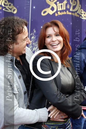 Amsterdam 7 oktober 2012
Premiere Sien en Diego de magische bron van Myra in Pathe Arena
met Jada Borsato Peter Faber en Harold Verwoert ( coole piet Diego) in de hoofdrollen. Marco leontine Luca Jada Senna Mary Borsato en Romy en Jacky Omtzigt .
Peter Smulders bv