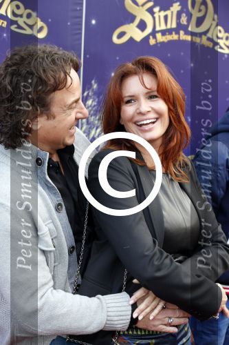 Amsterdam 7 oktober 2012
Premiere Sien en Diego de magische bron van Myra in Pathe Arena
met Jada Borsato Peter Faber en Harold Verwoert ( coole piet Diego) in de hoofdrollen. Marco leontine Luca Jada Senna Mary Borsato en Romy en Jacky Omtzigt .
Peter Smulders bv