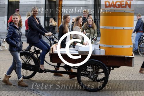 Utrecht 15 oktober 2012
Lieke v lexmond met bakfiets in cenrum Utrecht ivm aktie Post NL.
Peter Smulders bv