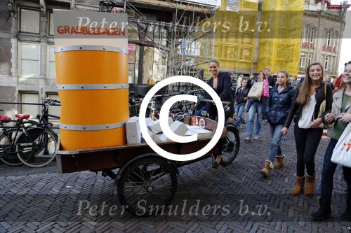 Utrecht 15 oktober 2012
Lieke v lexmond met bakfiets in cenrum Utrecht ivm aktie Post NL.
Peter Smulders bv