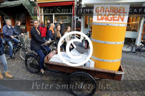 Utrecht 15 oktober 2012
Lieke v lexmond met bakfiets in cenrum Utrecht ivm aktie Post NL.
Peter Smulders bv
