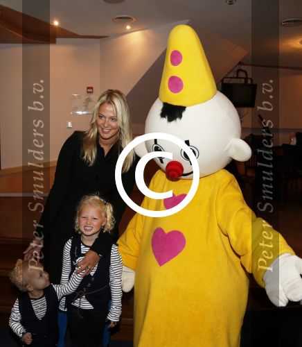 Hoorn 13 oktober 2012
Premiere Bumba in de schouwburg van Hoorn. jan en Lisa Smit met Fem en Emma en Nick Schilder met Kirsten en dochter
Peter Smulders bv