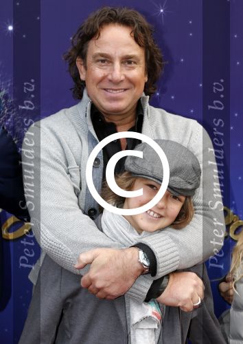 Amsterdam 7 oktober 2012
Premiere Sien en Diego de magische bron van Myra in Pathe Arena
met Jada Borsato Peter Faber en Harold Verwoert ( coole piet Diego) in de hoofdrollen. Marco leontine Luca Jada Senna Mary Borsato en Romy en Jacky Omtzigt .
Peter Smulders bv